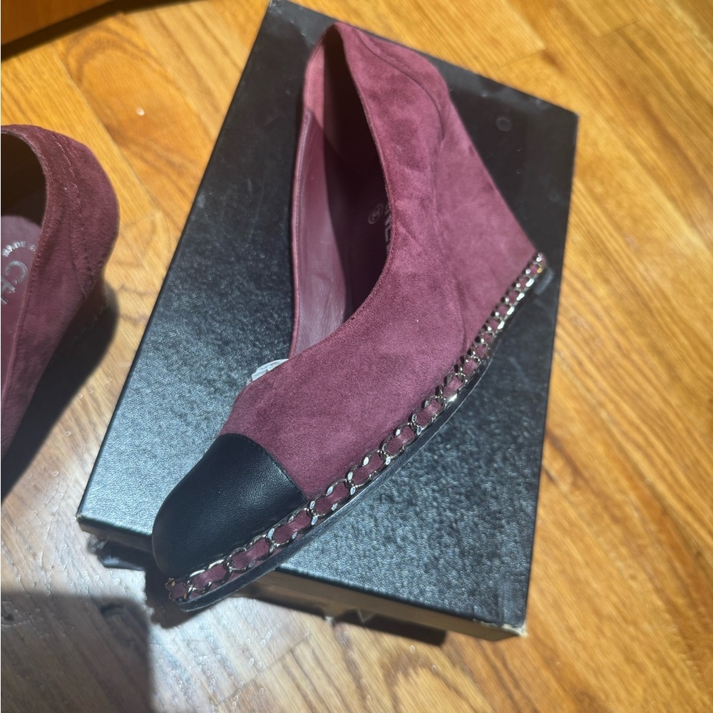 CHANEL 40 suede burgundy shoes with chain red